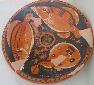 Motya, Plate with representations of three types of fish