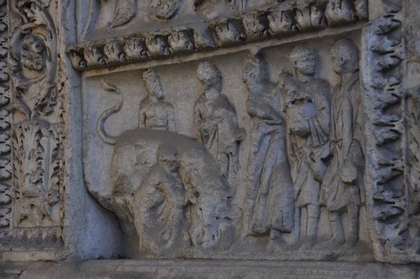 Rome, Arch of the Bankers, Sacrifice of a bull