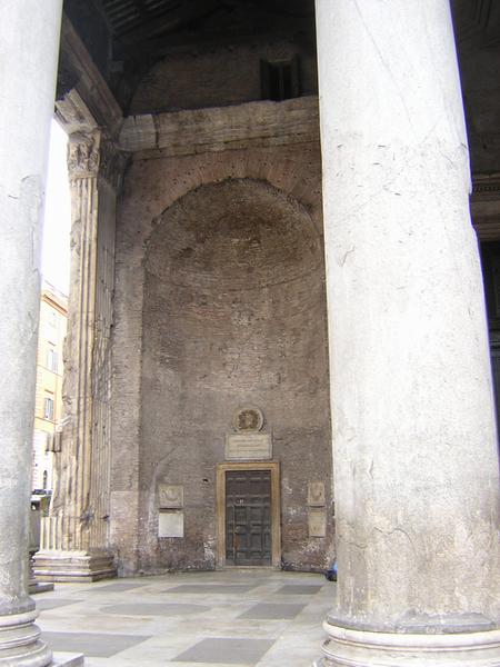 Rome, Pantheon (07), Narthex