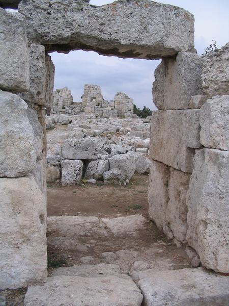 Syracuse, Euryalus, Door with view