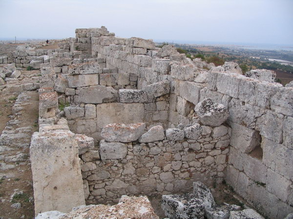 Syracuse, Euryalus, Southern wall and barracks