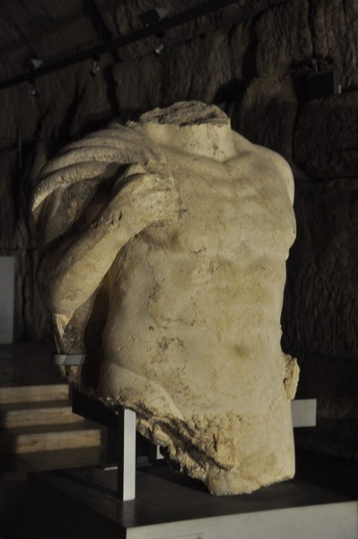 Baalbek, Statue of a hero
