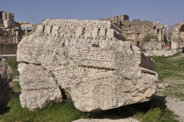 Baalbek, temple of Jupiter, Great Court, Decoration (1)