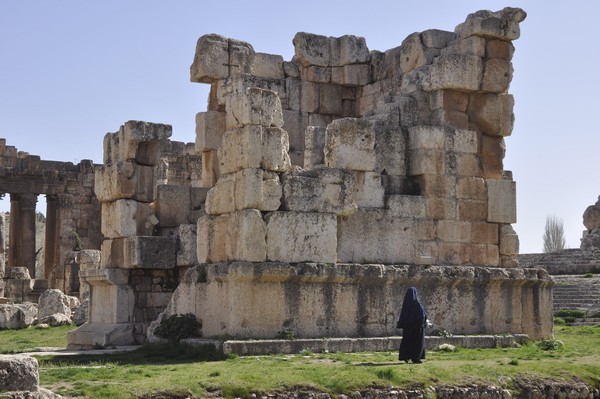 Baalbek, temple of Jupiter, Great Court, Small altar (4)