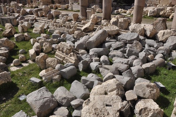 Baalbek, Temple of Jupiter, Great Court, Columns