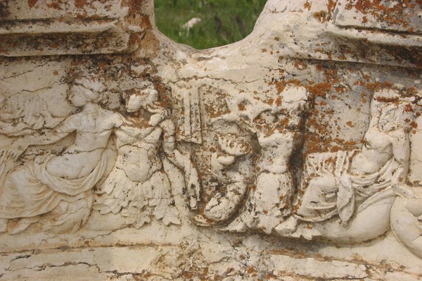 Baalbek, temple of Jupiter, Great Court, Northern Pool, decoration (2)