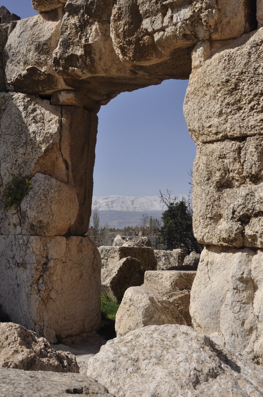 Baalbek, temple of Jupiter, Hexagonal Court (2)