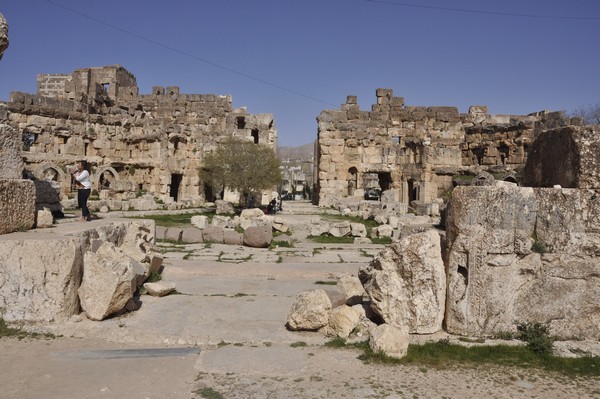Baalbek, temple of Jupiter, Hexagonal Court (1)