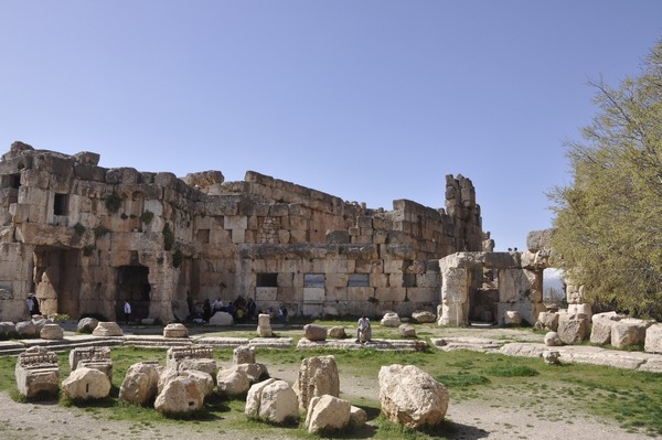Baalbek, Temple of Jupiter, Panorama of the Hexagonal Court (2)