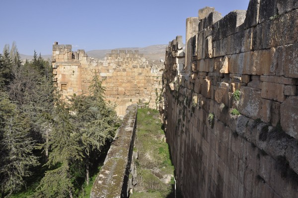 Baalbek, Temple of Jupiter, Shrine, Northern terrace wall