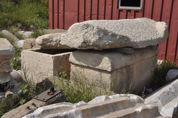 Beirut, Tell, Roman tombs