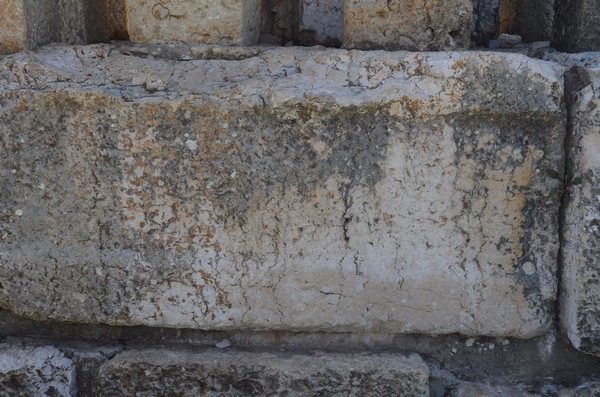 Faqra, Small altar, Illegible inscription