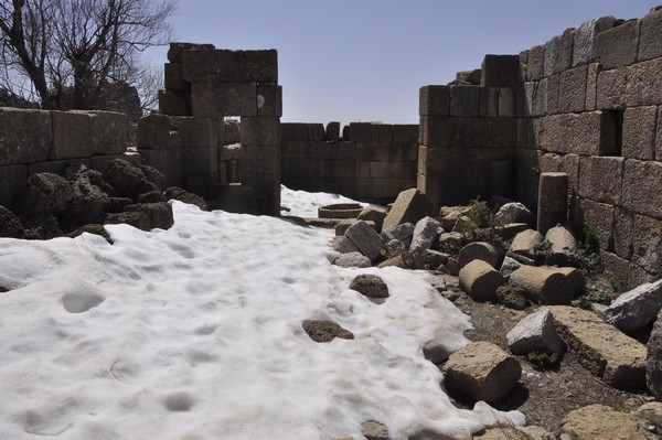 Faqra, Temple of Atargatis, Entrance