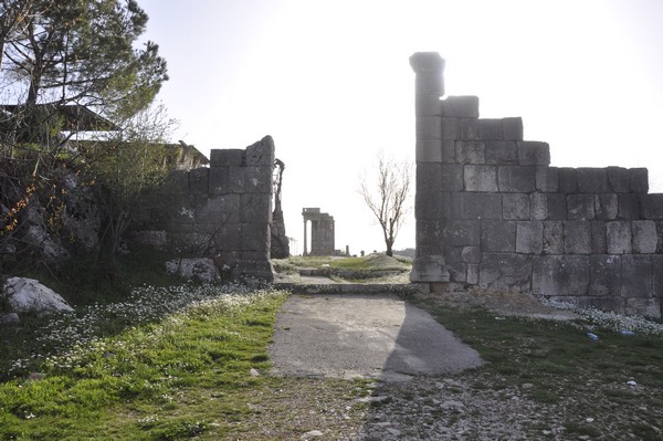 Machnaqa, Propylaea