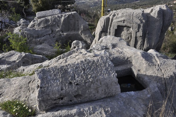Machnaqa, Tomb and reliefs
