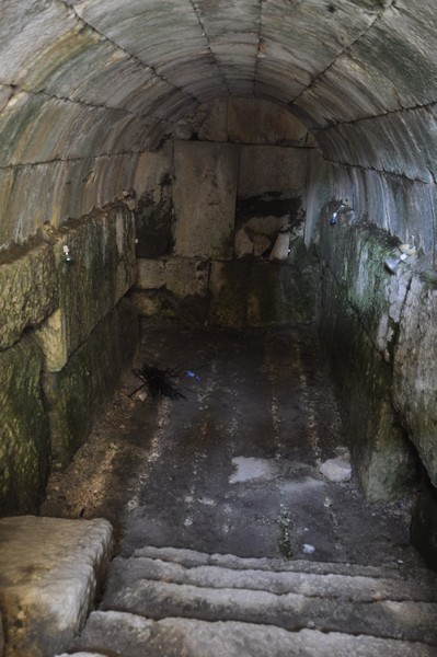 Niha, Large temple, northern part of the U-shaped crypt