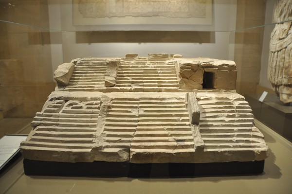 Niha, Large temple, Builders' model