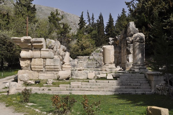 Niha, Small temple, Façade