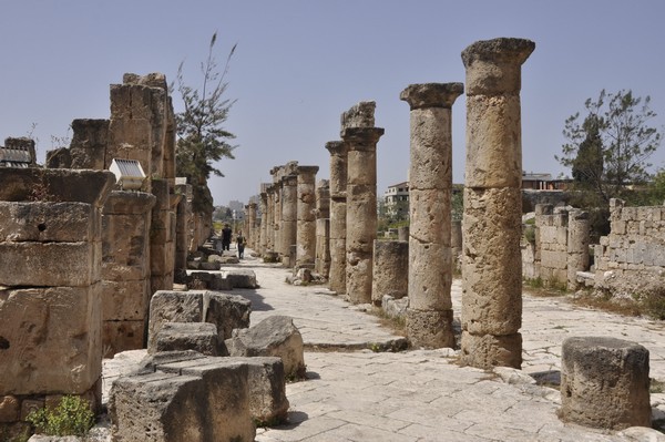 Tyre, Al-Bass Cemetery, cemetery road (2)