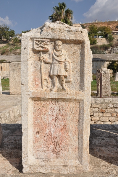 Apamea, Tombstone of Felsonius Verus, aquilifer of II Parthica