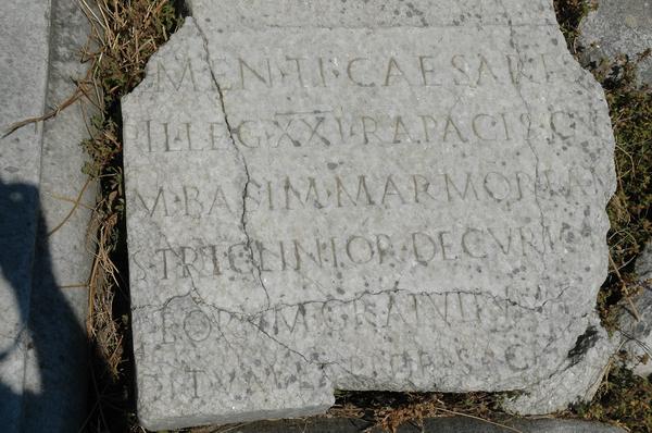 Philippi, Stoa, Dedication by an officer of XXI Rapax