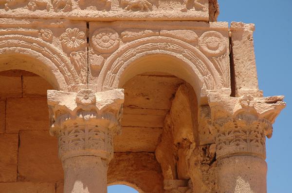 Ghirza, Mausoleum North C, arches with fish