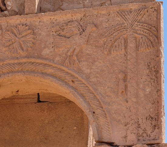 Ghirza, Mausoleum South NN, bird and palm