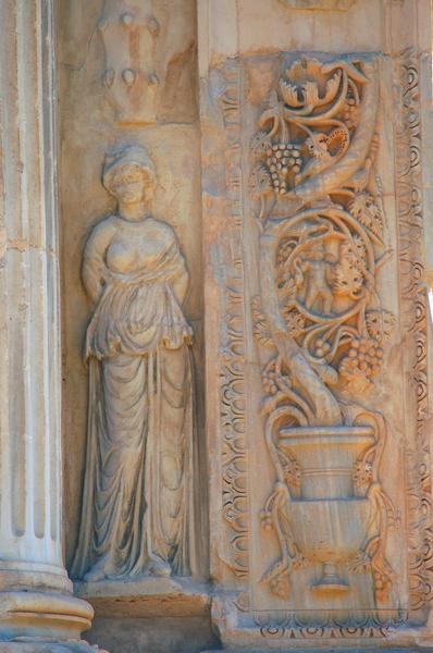 Lepcis, Arch of Septimius Severus, SW, barbarian (right)