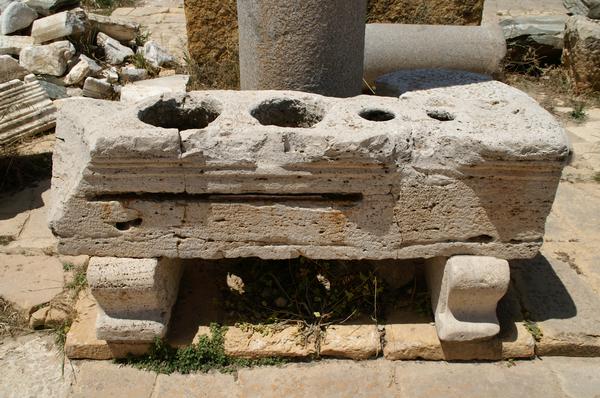 Lepcis Magna, Macellum, table for amphoras