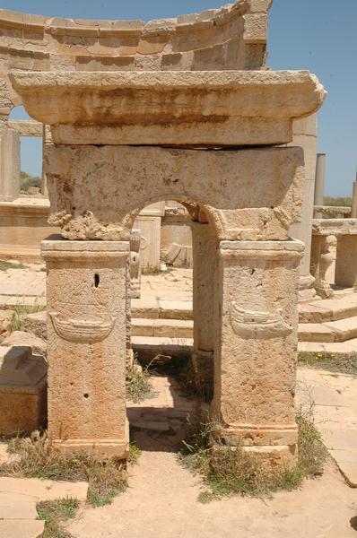 Lepcis Magna, Macellum, miniature arch