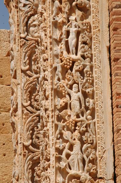 Lepcis, Severan Basilica, Column of Dionysus, center