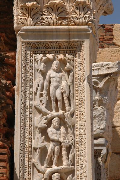 Lepcis, Severan Basilica, Column of Hercules, Hercules resting on his club