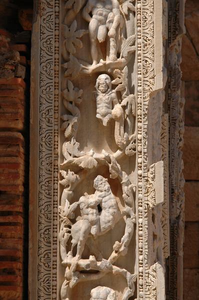 Lepcis, Severan Basilica, Column of Hercules, Hercules and a centaur