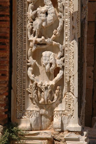 Lepcis, Severan Basilica, Column of Hercules, apotheosis