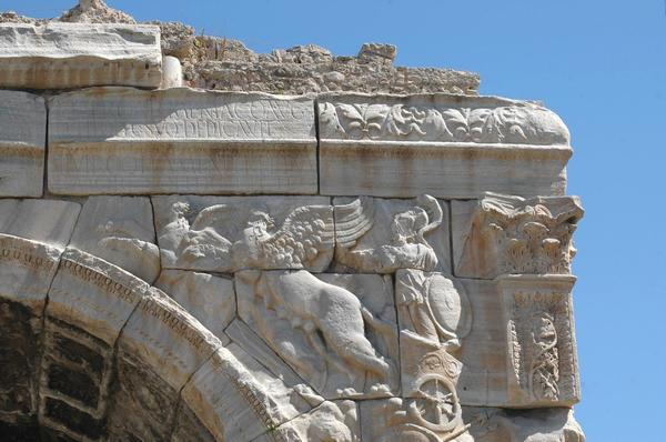 Oea, Arch of Marcus Aurelius, NW, Chariot drawn by sphinxes (right)