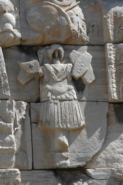 Oea, Arch of Marcus Aurelius, NW, trophee