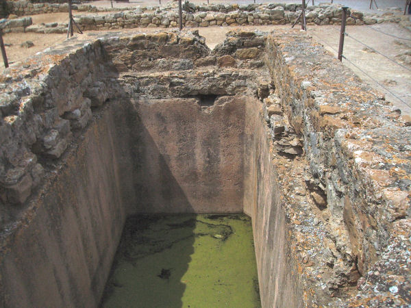 Emporiae, Cistern in the macellum