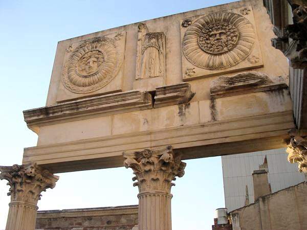 Augusta Emerita, Forum colonnade, decoration