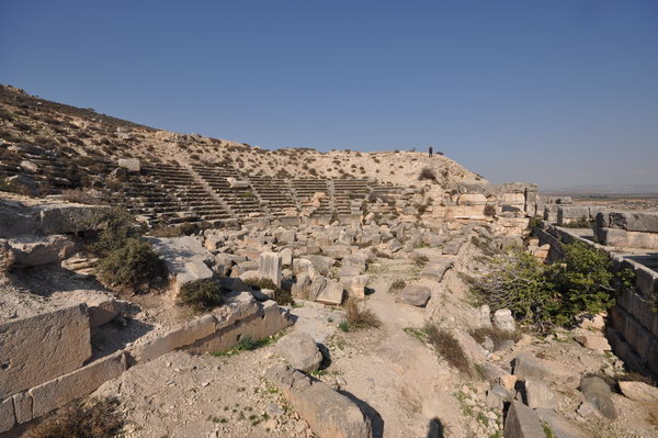 Cyrrhus, Theater