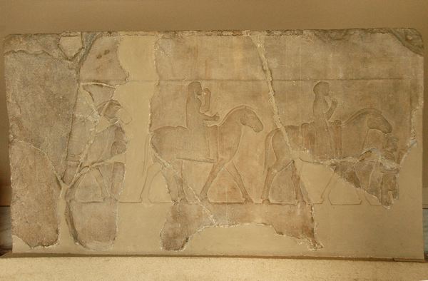 Dascylium, Frieze of women on horseback