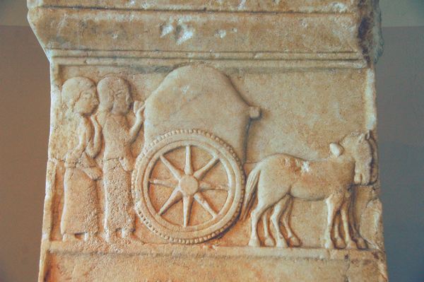 Dascylium, Short funerary stele: chariot