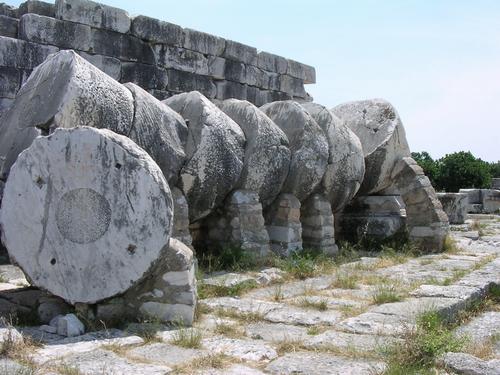 Didyma, temple of Apollo, fallen column