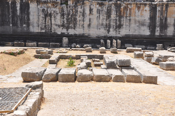 Didyma, temple of Apollo, naiskos