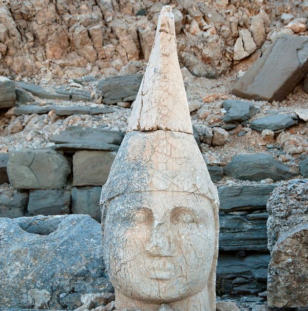 Nemrud Daği, Eastern terrace, Altar, Antiochus