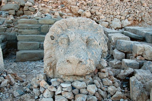 Nemrud Daği, Eastern terrace, Lion