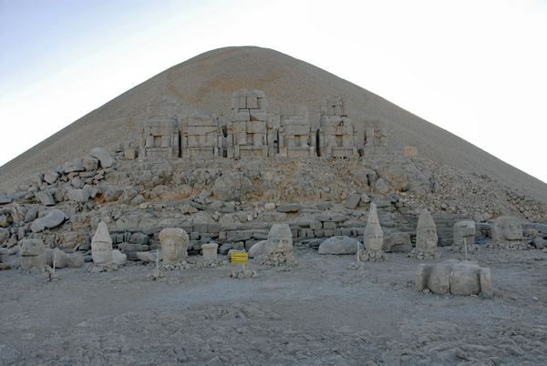 Nemrud Daği, Eastern terrace, General view