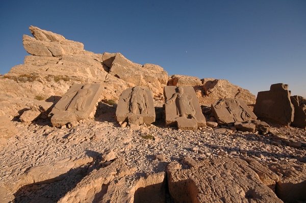 Nemrud Daği, Western terrace, Achaemenid ancestors