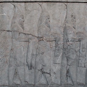 Sakâ tigrakhaudâ. Relevo das escadas orientais do Apadana em Persepolis.