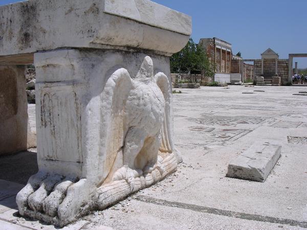 Sardes, Synagogue, Table, Eagle (1)