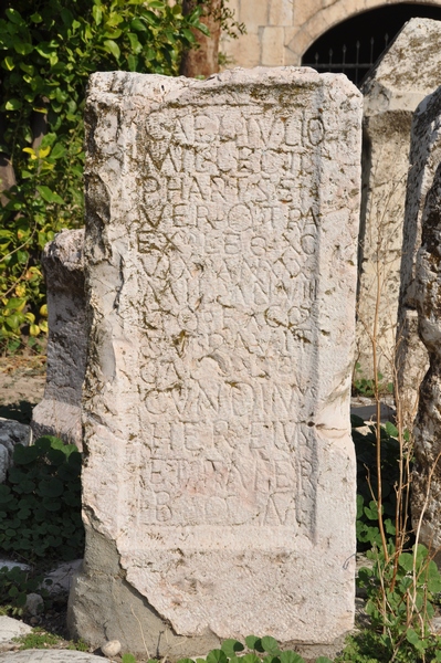 Apamea, Tombstone of Gaius Aelius Julius, soldier of II Parthica and X Gemina